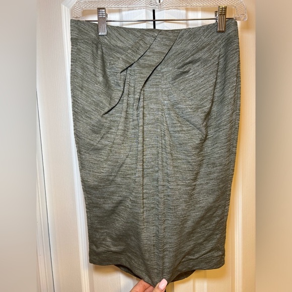 Lululemon - Lightweight Casual Simple Basic Olive Green Yoga Haven Skirt - Picture 4 of 10